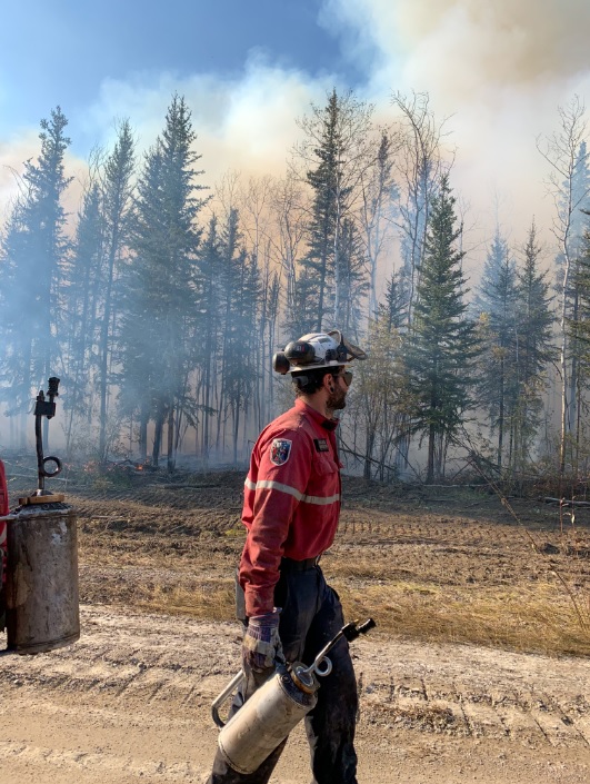 A firefighter from Quebec conducting small-ignition operations (Sept. 17 2023)