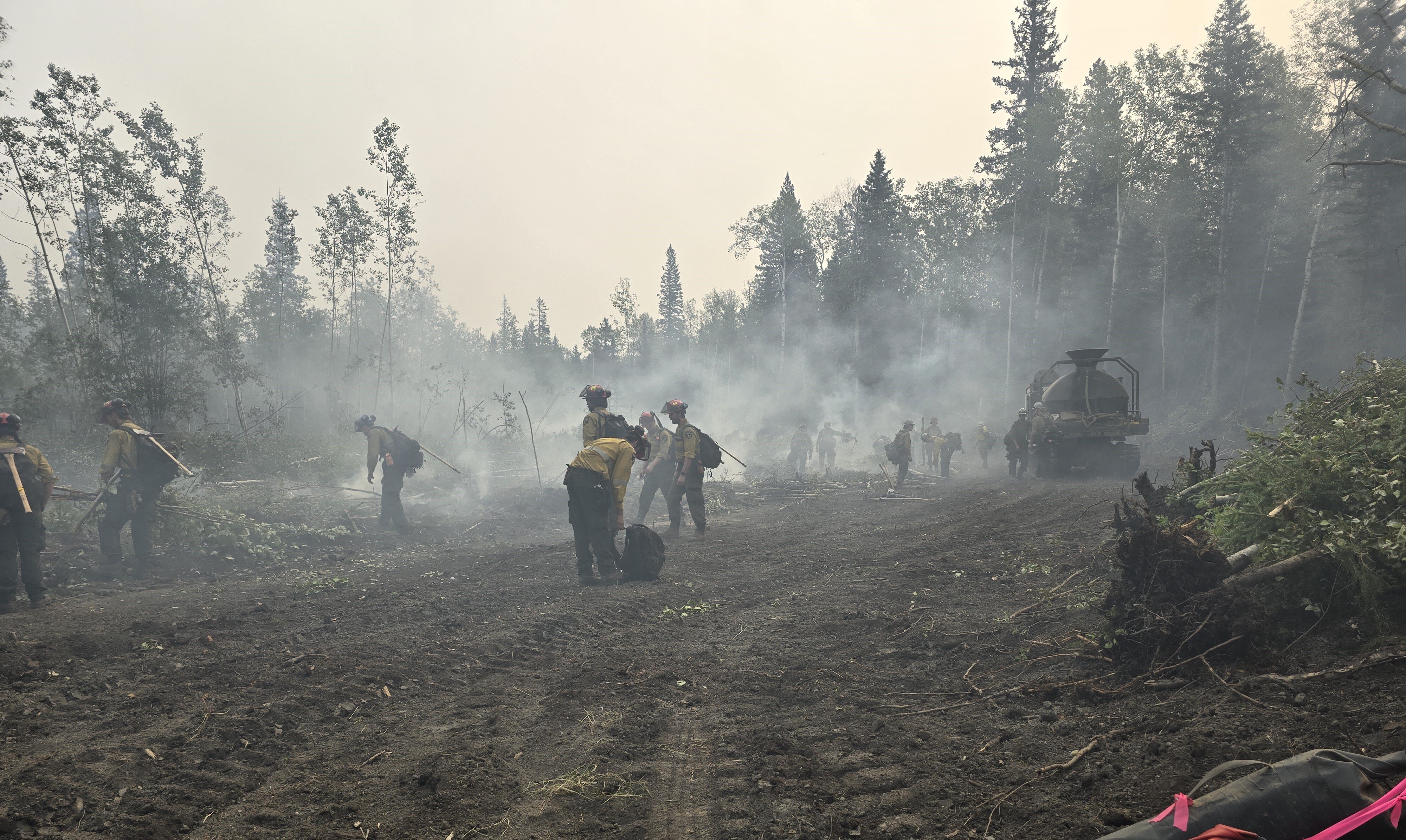 Pioneer Peak + Cgy Unit Crew work in Yankee along containment line - July 22